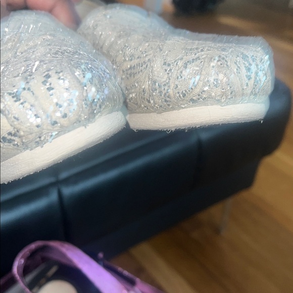 Toms Sparkling Lace Slip-Ons in Silver and Cream - Picture 10 of 10